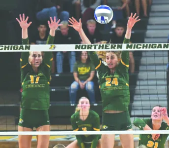 Wildcats volleyball falls at league-leading GVSU
